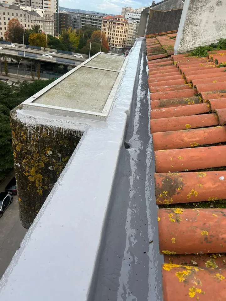 Después: el mismo remate limpio y pintado